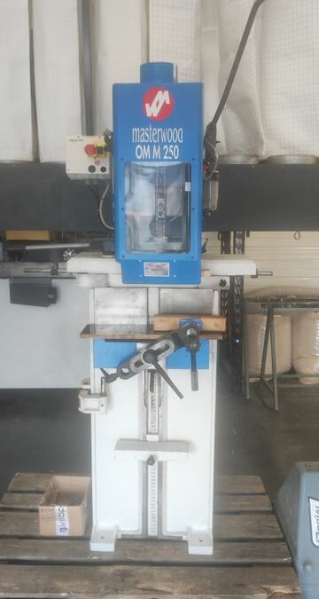IDEMO85 vend une Mortaiseuse à chaine Masterwood OMM250 d’occasion